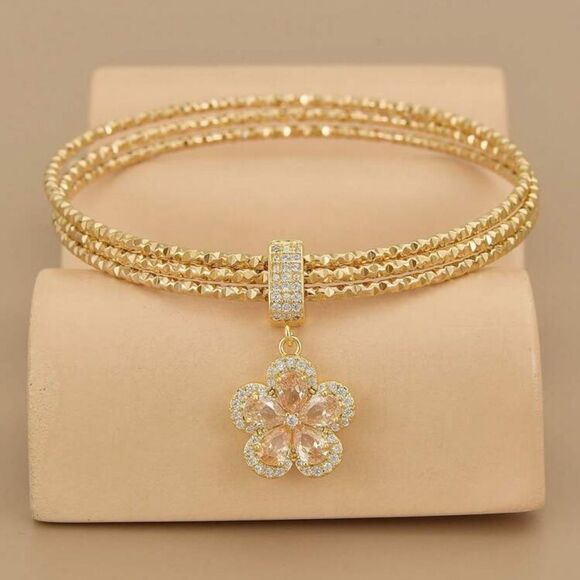 Elegant Gold Flower Pendant Bracelet - Picture 1 of 3